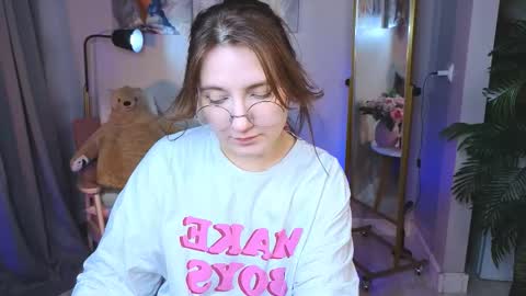 Snapshot of fairy_tara chatting on 11.08.25 Tara online show from 11.08.25