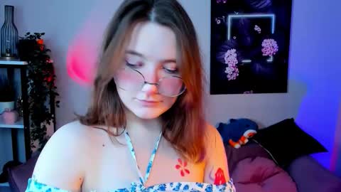 Snapshot of fairy_tara chatting on 11.26.25 Tara online show from 11.26.25