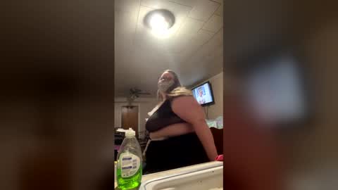 Snapshot of fairyfrostbite chatting on 12.16.25 fairyfrostbite online show from 12.16.25