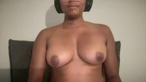 Snapshot of fairygodmommy chatting on 06.19.26 fairygodmommy online show from 06.19.26