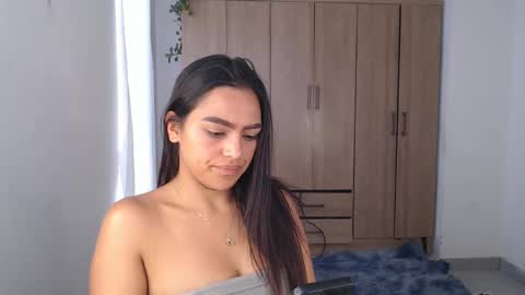 Snapshot of fairylatin chatting on 02.18.25 fairylatin online show from 02.18.25