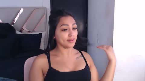 Snapshot of fairylatin chatting on 10.14.25 fairylatin online show from 10.14.25