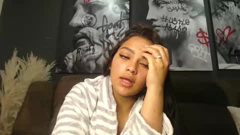 Snapshot of fairylatin chatting on 10.26.25 fairylatin online show from 10.26.25