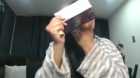 Snapshot of fairylatin chatting on 12.15.25 fairylatin online show from 12.15.25