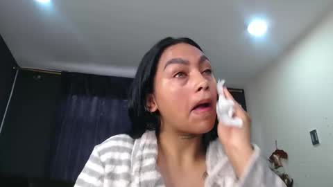 Snapshot of fairylatin chatting on 12.19.25 fairylatin online show from 12.19.25