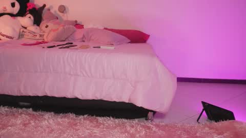 Snapshot of fairyyy1 chatting on 11.11.25 Sara REMEMBER TO LEAVE A THUMB UP online show from 11.11.25