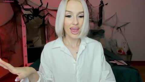 Lana online show from 10.26.25