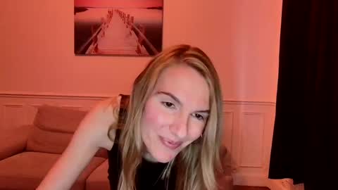 Snapshot of fanny_posy chatting on 12.03.24 Fanny online show from 12.03.24