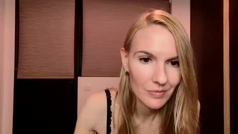 Snapshot of fanny_posy chatting on 12.31.24 Fanny online show from 12.31.24