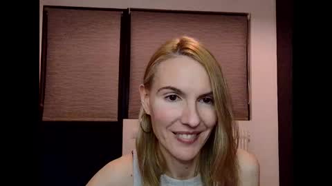 Snapshot of fanny_posy chatting on 01.07.25 Fanny online show from 01.07.25