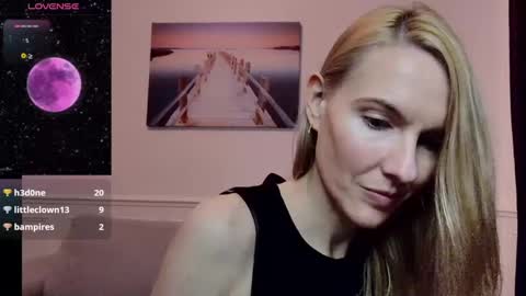 Snapshot of fanny_posy chatting on 01.10.25 Fanny online show from 01.10.25
