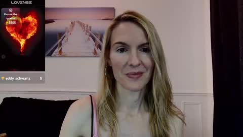 Snapshot of fanny_posy chatting on 02.22.25 Fanny online show from 02.22.25