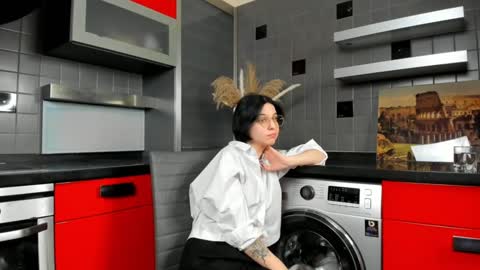 Mia online show from 12.22.24