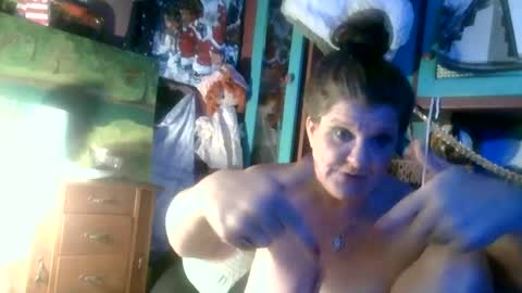 Snapshot of fantasymaid49 chatting on 01.19.25 fantasymaid49 online show from 01.19.25