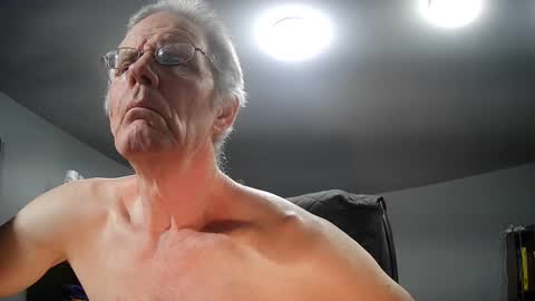 Snapshot of fantasyresort chatting on 12.28.24 fantasyresort online show from 12.28.24