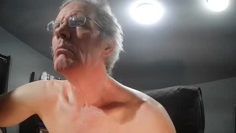 Snapshot of fantasyresort chatting on 02.13.25 fantasyresort online show from 02.13.25