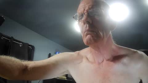 Snapshot of fantasyresort chatting on 09.30.25 fantasyresort online show from 09.30.25