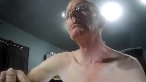 Snapshot of fantasyresort chatting on 10.12.25 fantasyresort online show from 10.12.25