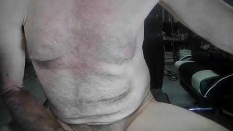 Snapshot of fantasyresort chatting on 10.16.25 fantasyresort online show from 10.16.25