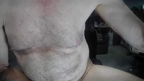 Snapshot of fantasyresort chatting on 10.25.25 fantasyresort online show from 10.25.25