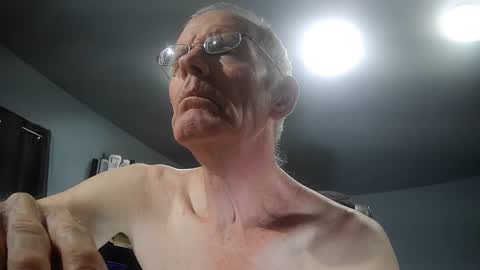 Snapshot of fantasyresort chatting on 10.26.25 fantasyresort online show from 10.26.25