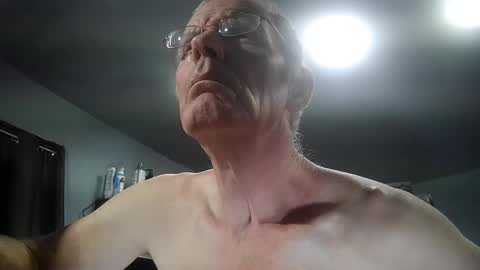 Snapshot of fantasyresort chatting on 11.16.25 fantasyresort online show from 11.16.25