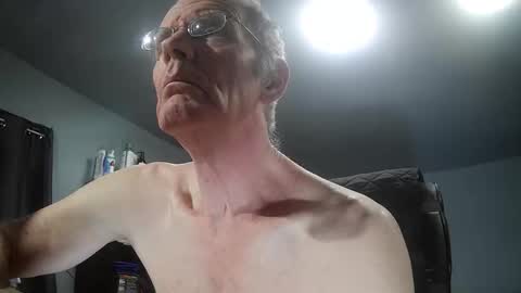 Snapshot of fantasyresort chatting on 11.18.25 fantasyresort online show from 11.18.25