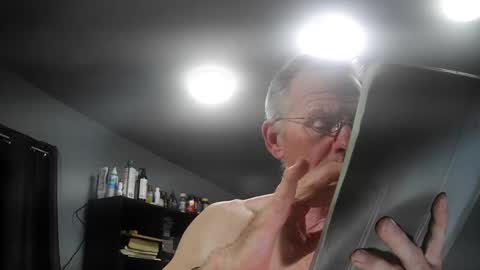 Snapshot of fantasyresort chatting on 11.23.25 fantasyresort online show from 11.23.25