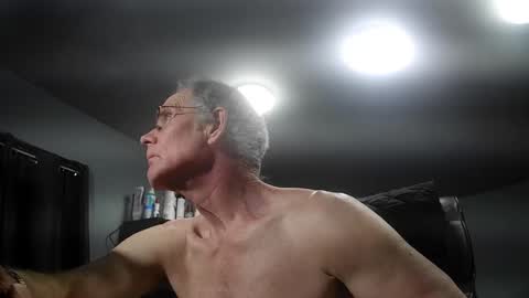 Snapshot of fantasyresort chatting on 11.30.25 fantasyresort online show from 11.30.25