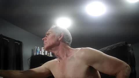 Snapshot of fantasyresort chatting on 12.01.25 fantasyresort online show from 12.01.25