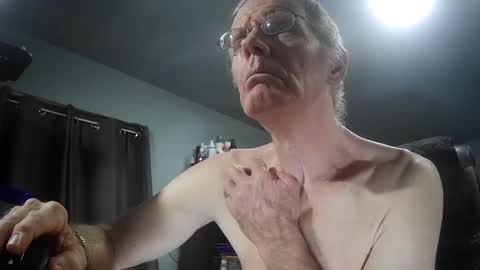 Snapshot of fantasyresort chatting on 12.14.25 fantasyresort online show from 12.14.25