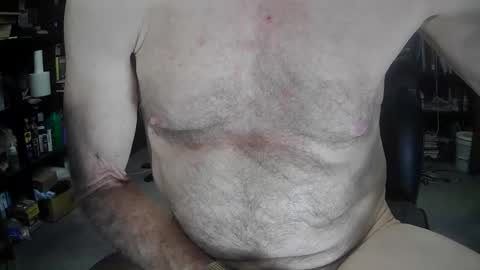 Snapshot of fantasyresort chatting on 12.18.25 fantasyresort online show from 12.18.25