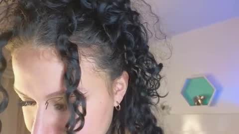 Farah online show from 11.24.25