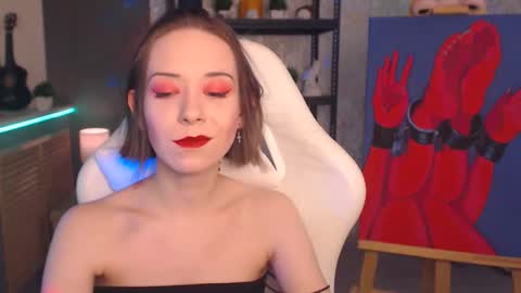 Snapshot of fascinating___eyes chatting on 12.21.25 Fascinating Eyes online show from 12.21.25