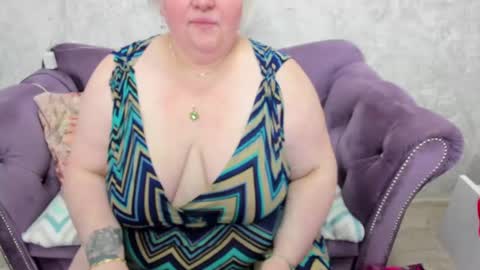 Snapshot of fashiona chatting on 01.19.25 fashiona online show from 01.19.25