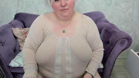 Snapshot of fashiona chatting on 01.30.25 fashiona online show from 01.30.25