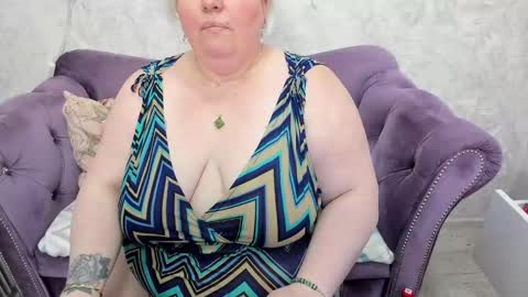 Snapshot of fashiona chatting on 01.30.25 fashiona online show from 01.30.25