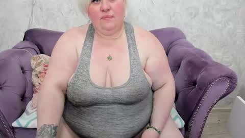 Snapshot of fashiona chatting on 02.07.25 fashiona online show from 02.07.25