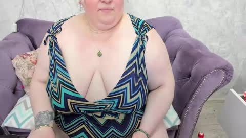 Snapshot of fashiona chatting on 02.20.25 fashiona online show from 02.20.25