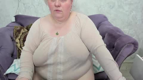 Snapshot of fashiona chatting on 02.27.25 fashiona online show from 02.27.25