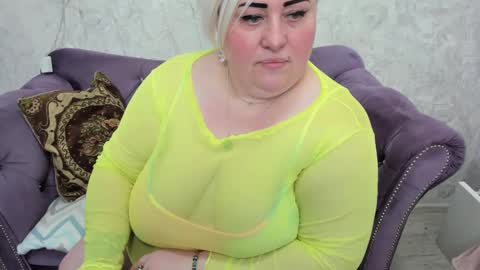 Snapshot of fashiona chatting on 02.27.25 fashiona online show from 02.27.25