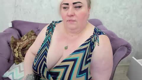 Snapshot of fashiona chatting on 03.09.25 fashiona online show from 03.09.25