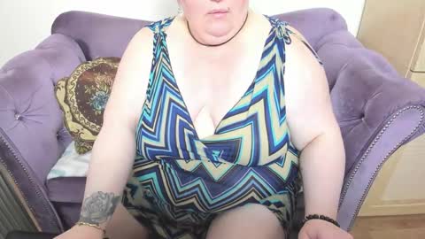 Snapshot of fashiona chatting on 10.18.25 fashiona online show from 10.18.25