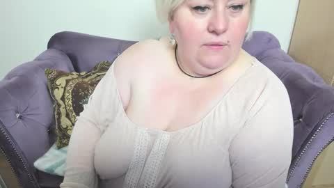 Snapshot of fashiona chatting on 11.01.25 fashiona online show from 11.01.25