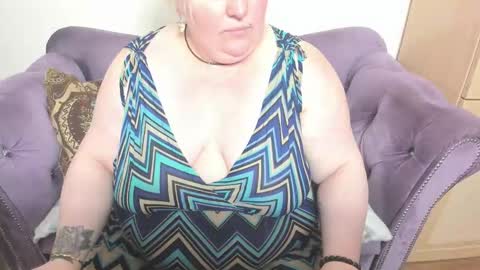 Snapshot of fashiona chatting on 11.06.25 fashiona online show from 11.06.25