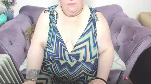 Snapshot of fashiona chatting on 11.22.25 fashiona online show from 11.22.25