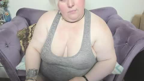 Snapshot of fashiona chatting on 12.15.25 fashiona online show from 12.15.25