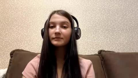 Snapshot of faustinabartosh chatting on 10.27.25 Aurora 18yo online show from 10.27.25