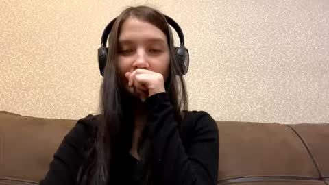Snapshot of faustinabartosh chatting on 12.05.25 Aurora 18yo online show from 12.05.25