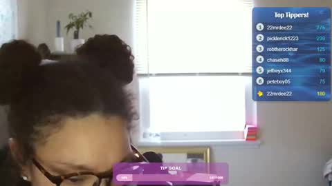 Snapshot of feetnymph chatting on 01.29.25 Soley online show from 01.29.25